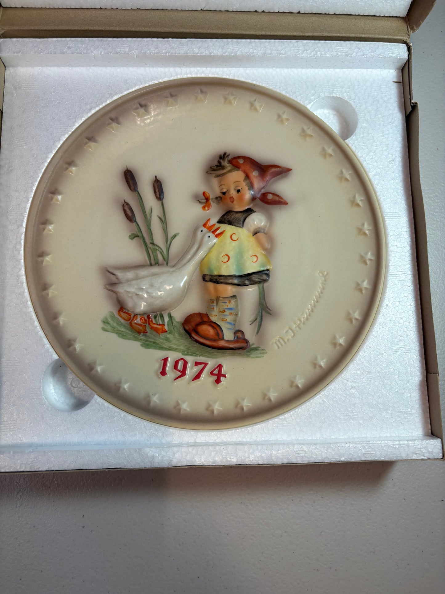 Lot of 2 Vintage 1970's M.J. Hummel Annual Collector Plates
