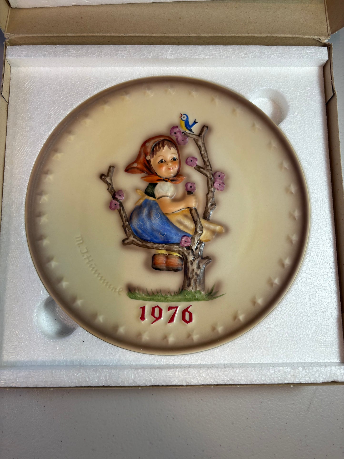 Lot of 2 Vintage 1970's M.J. Hummel Annual Collector Plates