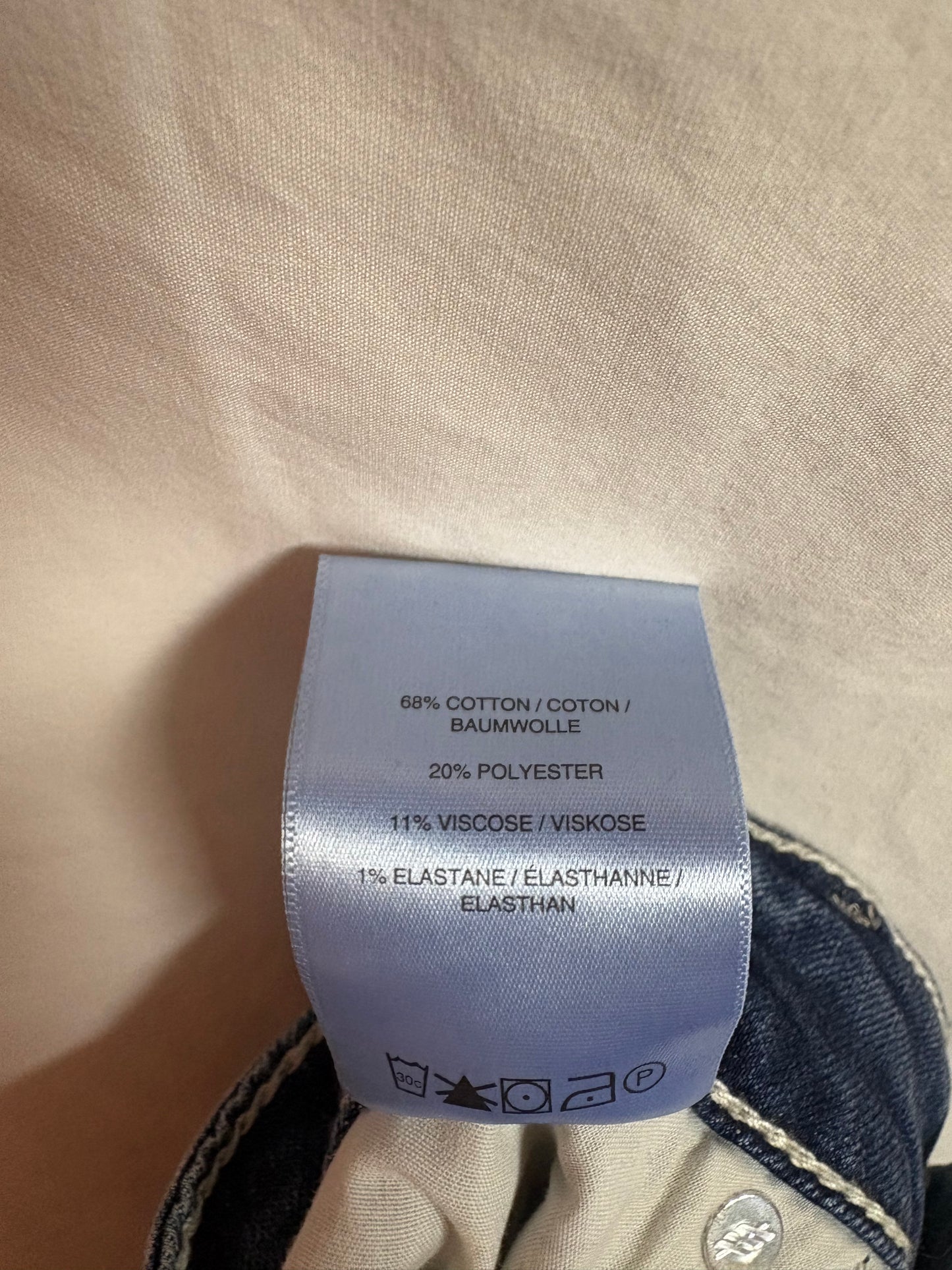 Women's Silver Jeans Co. Boyfriend Blue Cuffed Distressed Shorts